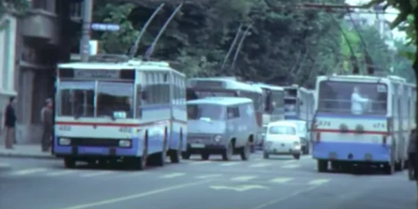 Constanţa tramvaie maşini troleibuze arhivă 1986 Sursa Youtube / Transport