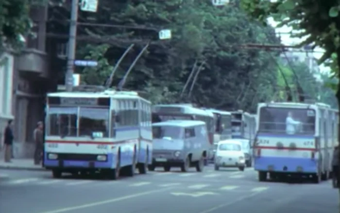 Constanţa tramvaie maşini troleibuze arhivă 1986 Sursa Youtube / Transport