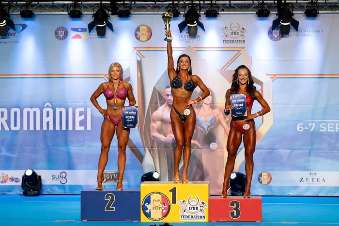 Cosmina Micle, prima din dreapta, pe podium la Cupa României FOTO arhiva personală