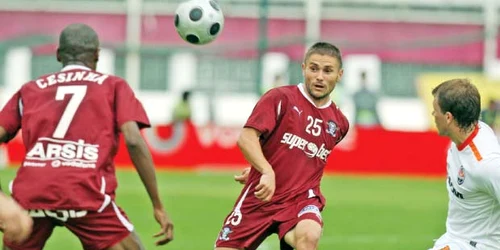 Frunză (în mijloc) „n-a rupt gura târgului“ la Rapid