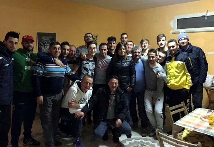 În mijlocul angajaţilor clubului Marruvium