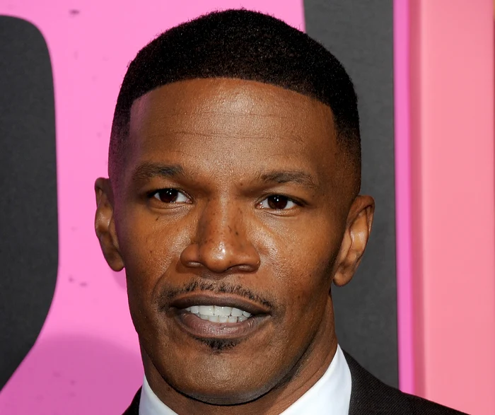 Jamie Foxx a fost internat de urgență la spital