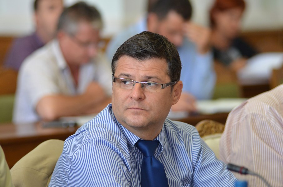 Director de liceu, părinţilor care n-au vrut să plătească pentru festivităţi: „Dacă vrei, te supui, dacă nu, ieşi afară!"