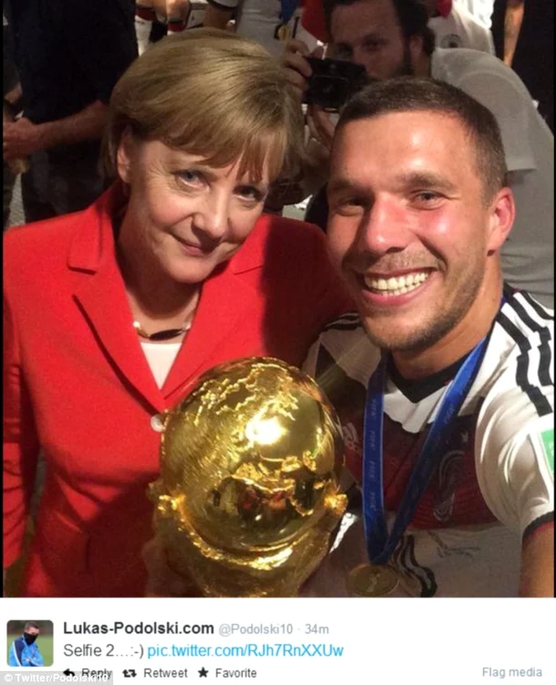 Podolski și Angela Merkel