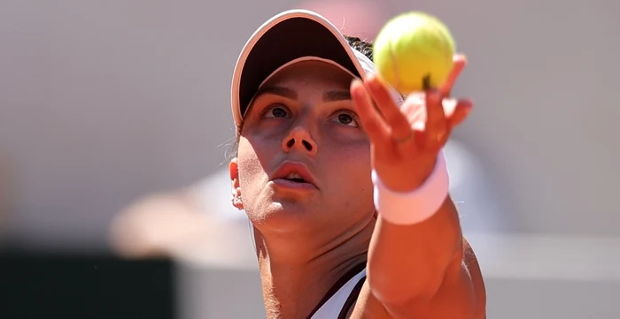 Cristian nu a nimerit bine mingea din serviciu   FOTO EPA