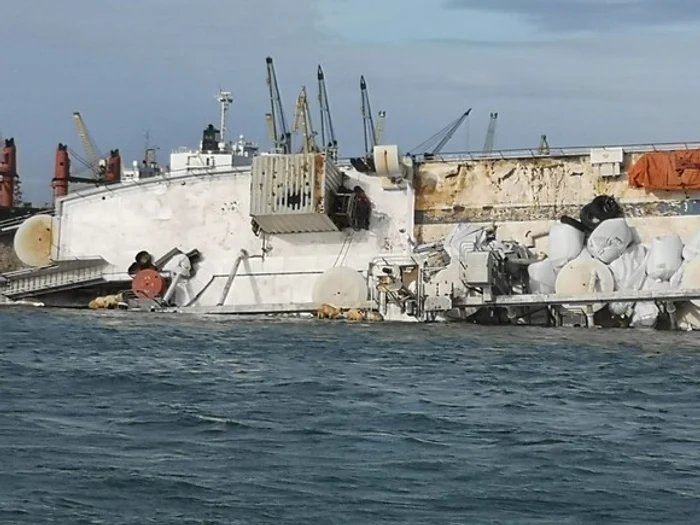 Un vaport cu peste 14.000 de oi a eşuat în noiembrie 2019 în Portul Midiafoto: Adevarul.ro