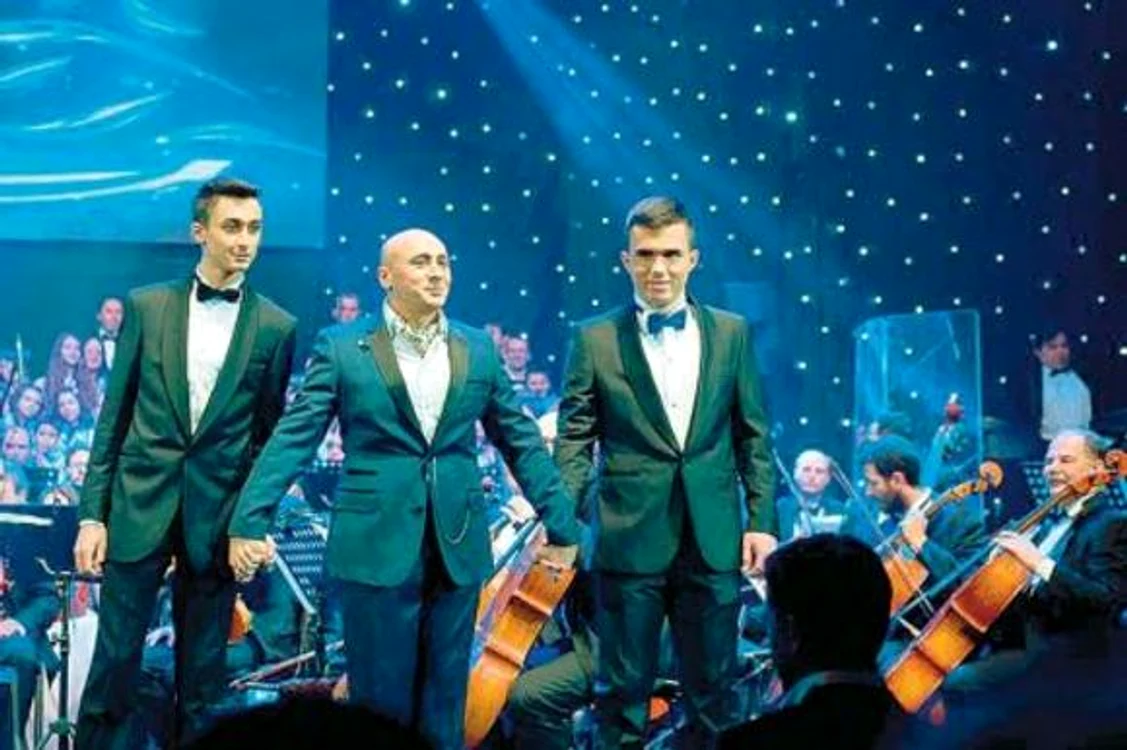 Fiul lui Marcel Pavel , Richard (foto dreapta), a cântat cu tatăl lui într-un concert extraordinar