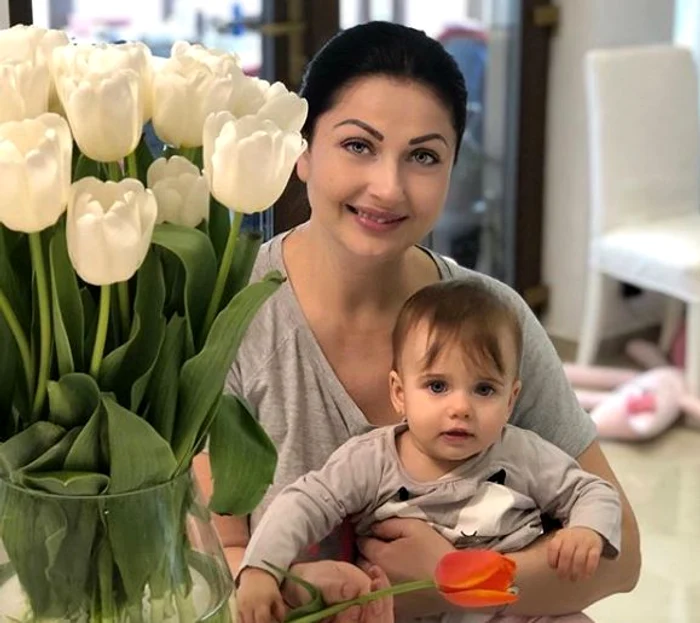 Gabriela Cristea a sărbătorit-o în familie pe micuța Iris Thea