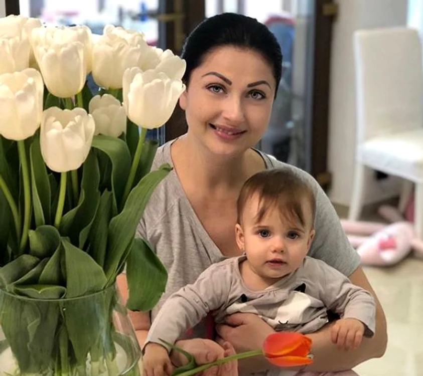 Gabriela Cristea a sărbătorit-o în familie pe micuța Iris Thea