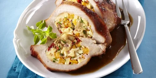 Ruladă de porc cu legume