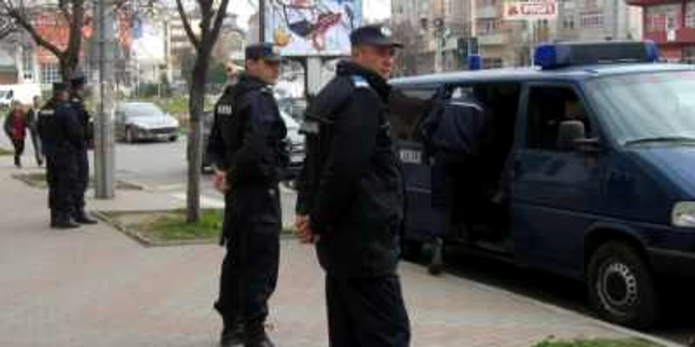 Jandarmii şi poliţiştii asigură ordinea publică de Paşte