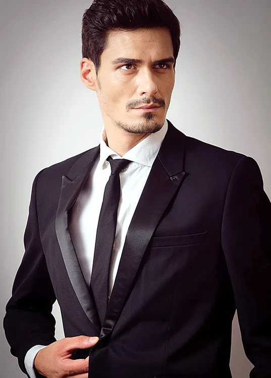 
    Andreea Bălan şi Delia Matache au dat 750 de lei pe un costum de baie identic  