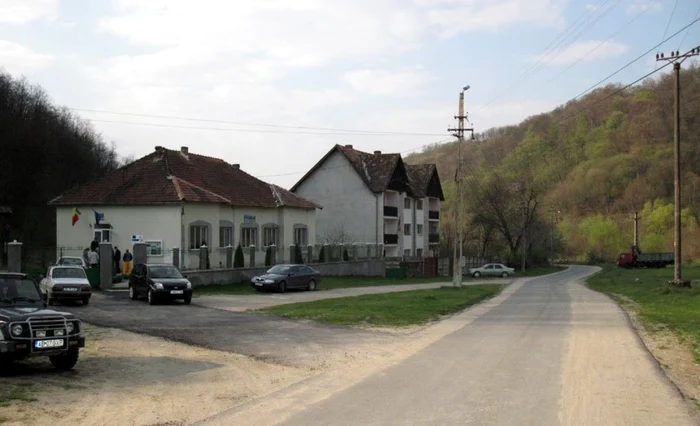 Primăria Ceru Băcăinți FOTO Adevărul