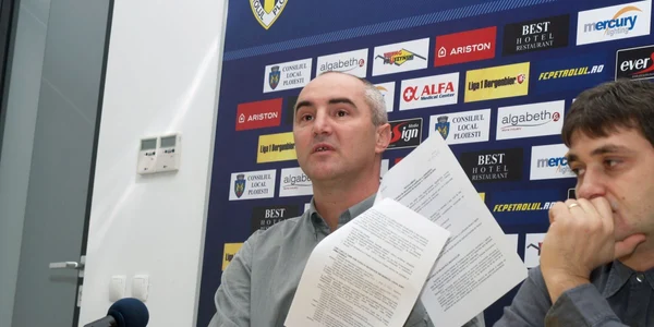 Răchită este plătit de clubul de fotbal, din banii alocaţi de la bugetul local (Foto: Alex Policală)