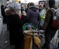 Ucrainencele fug din calea ororilor războiului încercând să-şi salveze copiii FOTO EPA-EFE