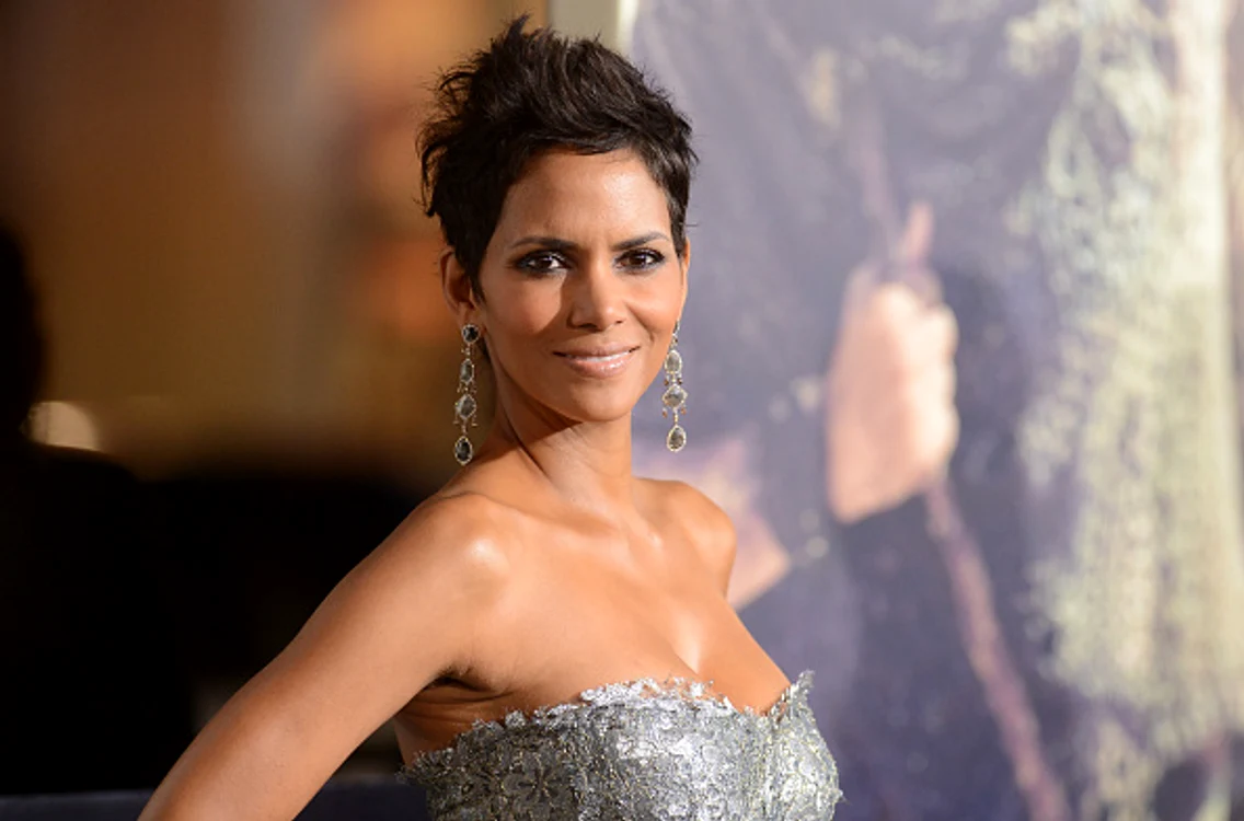 Halle Berry s-a pozat fără sutien în ziua în care a împlinit 53 de ani Foto: Instagram