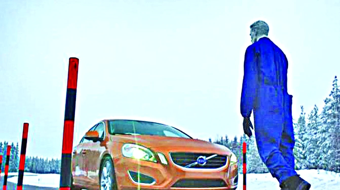 Pe site-ul volvocars.com puteţi urmări un filmuleţ ce demonstrează  cum reacţionează maşina atunci când  întâlneşte un pieton imprevizibil