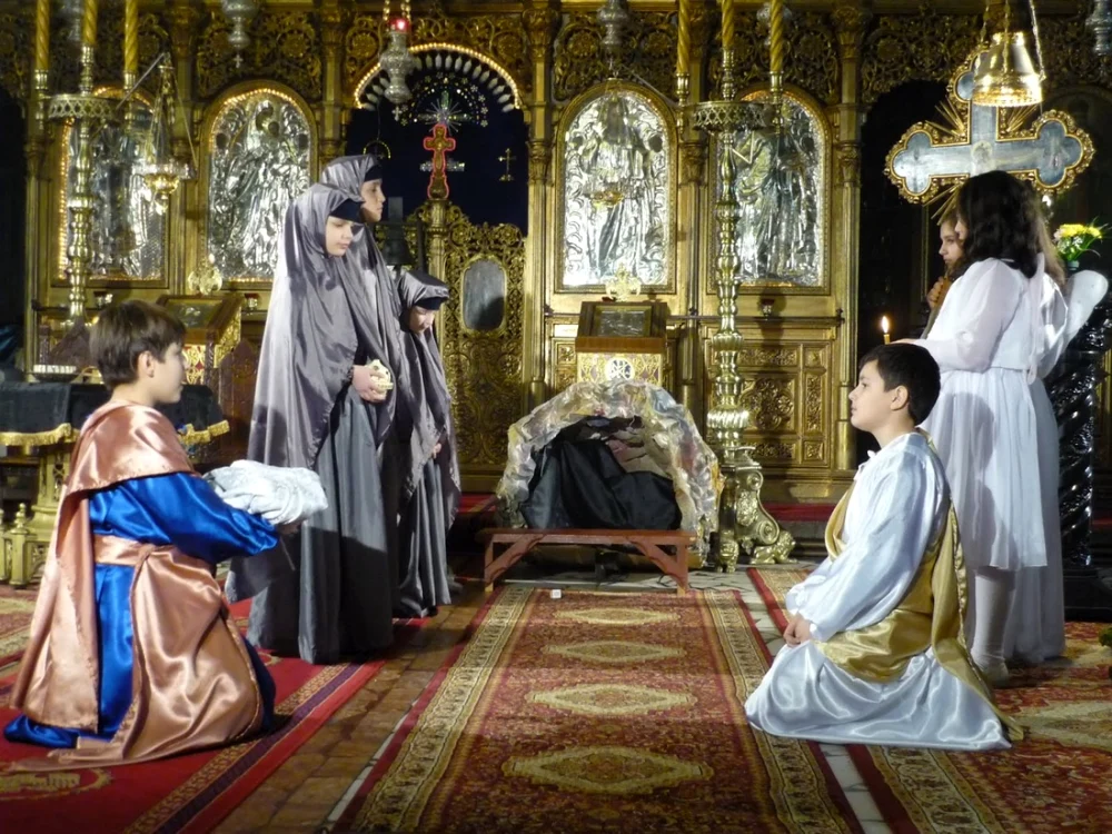 Teatru în faţa altarului FOTO Arhivă Bogdan Aurel Teleanu