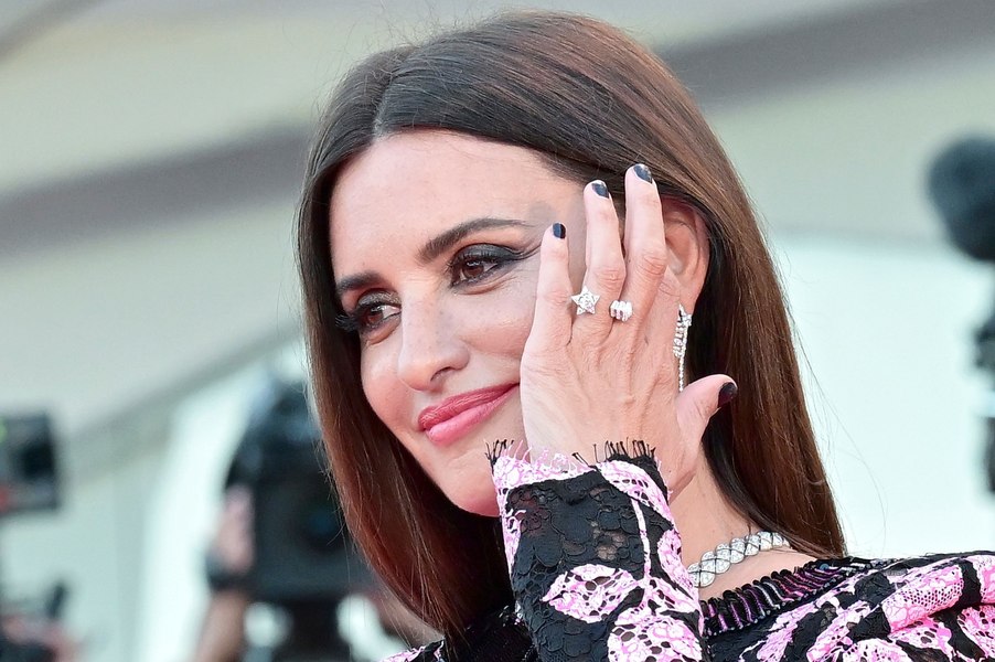 Penelope Cruz susține că social media este „un experiment crud" pe copii: „Este atât de ușor să fii manipulat”