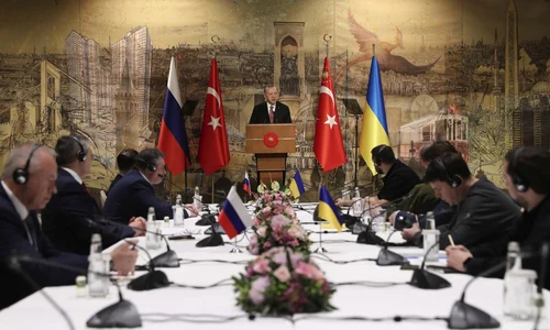 Negocieri la Istanbul: Rusia îşi va reduce radical activitatea militară în direcţia Kiev jpeg