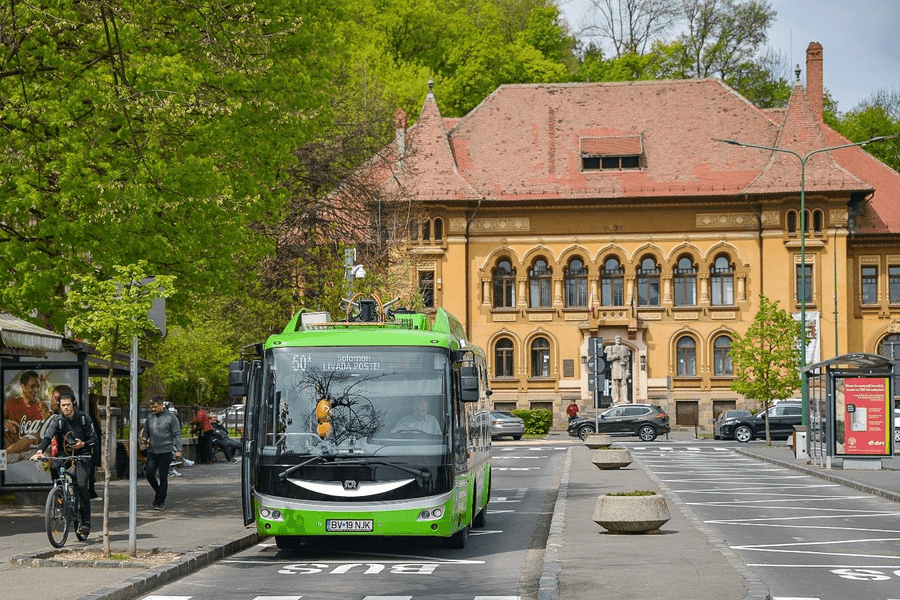 Difuzarea unei piese ca muzică ambientală într-un mijloc de transport este o comunicare publică