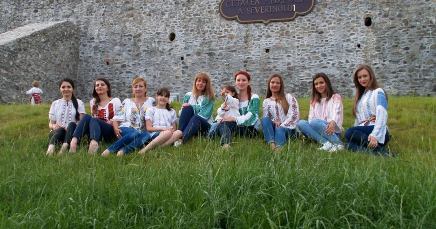 Poliţistele de frontieră au îmbrăcat ia tradiţională FOTO Alexandra Georgescu
