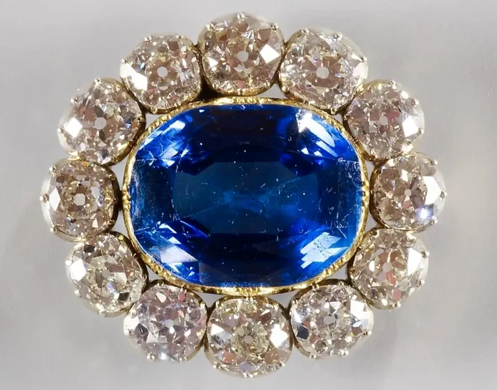 Broșa cu safir ce a aparținut Reginei Victoria, Royal Collection Trust PNG