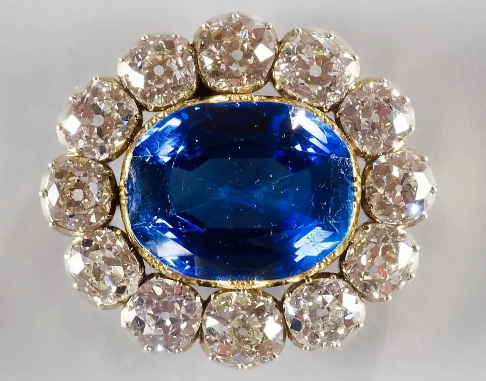 Broșa cu safir ce a aparținut Reginei Victoria, Royal Collection Trust PNG