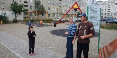 Satu Mare: Locuri de joacă pentru un copil din patru