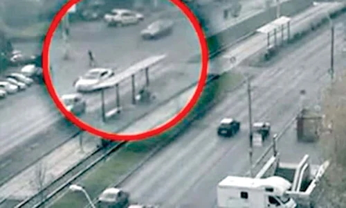Acesta este momentul în  care fata este  lovită de maşină jpeg