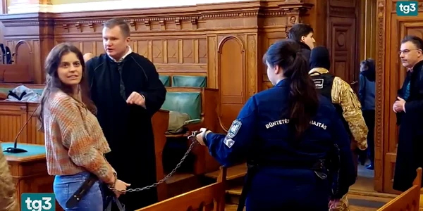 profesoara italiana ilaria salis in lanturi foto profimedia jpeg