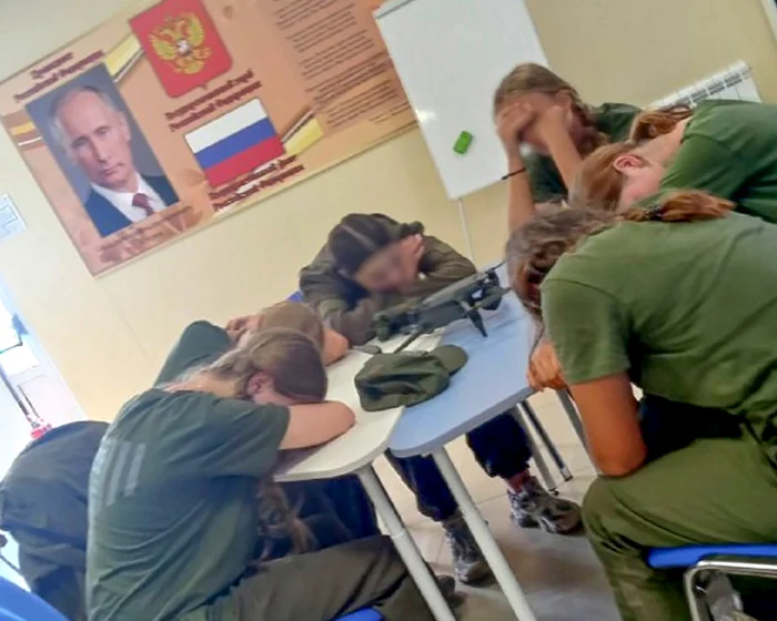 Copii ucraineni în tabără cu specific militar. FOTO: X/@Mylovanov