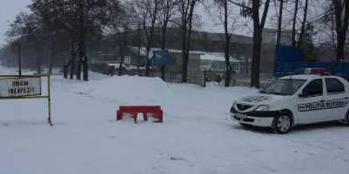 Multe drumuri judeţene sunt încă închise