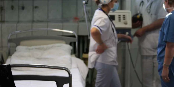Medicii îl supraveghează pe copilul înjunghiat
