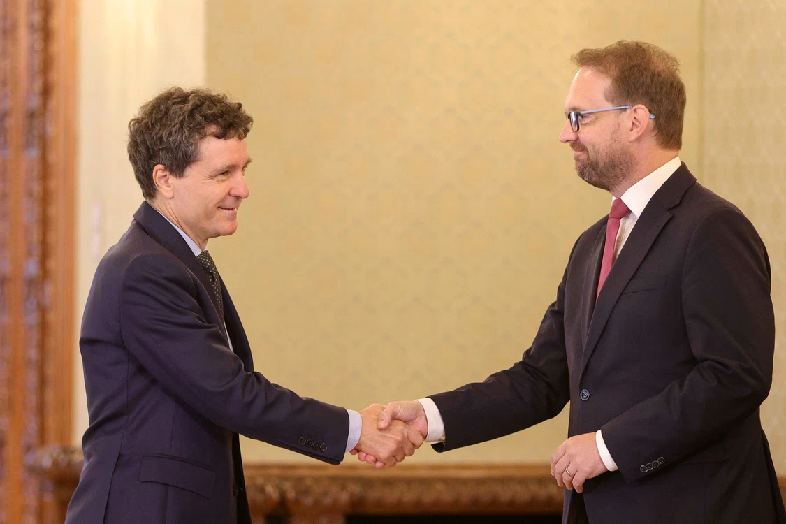 Nicușor Dan, Dominic Fritz