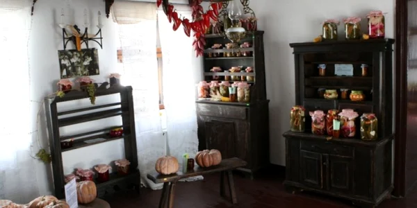 Cămara de Iarnă vă aşteaptă cu bunătăţi în Cetatea Braşovului