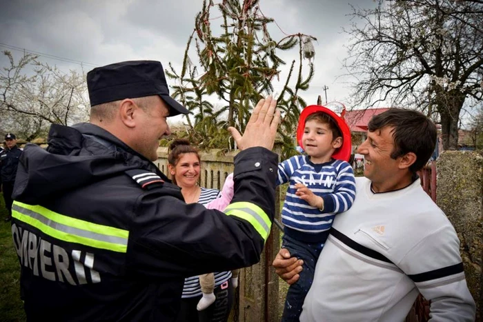 copilul din teleorman salvat de pompieri foto carmen dan facebook