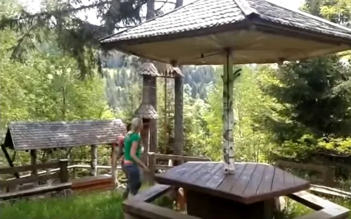 Masa fericirii de pe Dâmbul lui Gâf, la Horea în Apuseni