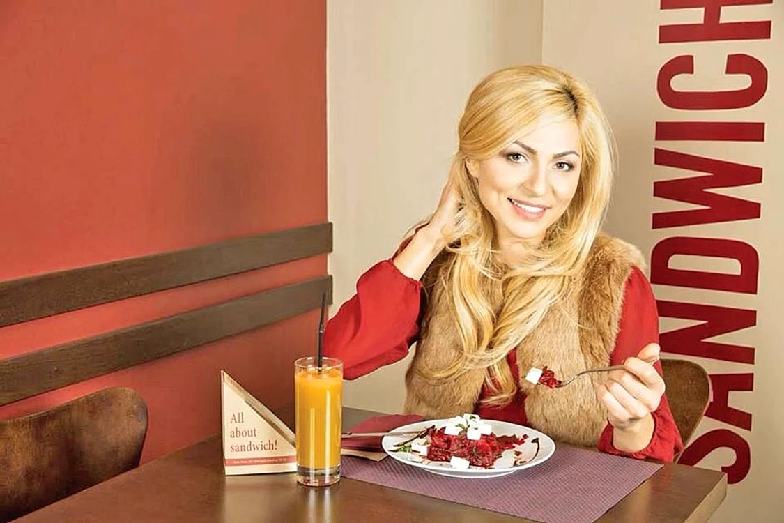 Ada Nechita a făcut mai multe fotografii pentru reclamele la restaurantul din Baia Mare, a cărui imagine este