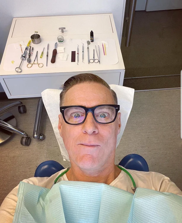 
    Bryan Adams, 61 de ani, și-a surprins fanii cu o poză de la dentistfoto: Instagram  
