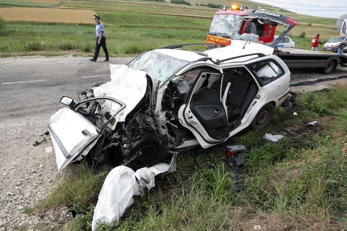 Cinci oameni şi-au pierdut viaţa în tragicul accident.