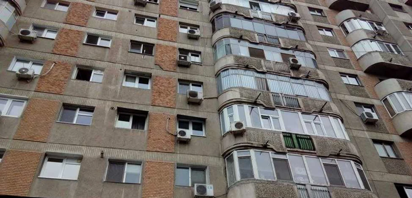bloc mama sinucidere