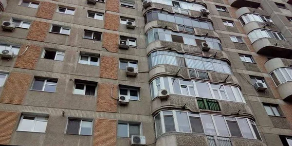 bloc mama sinucidere