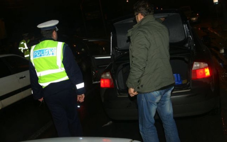 Dosar penal pentru fiul milionarului din Brăila prins conducând băut şi drogat. Avea o adevărată avere în portbagaj