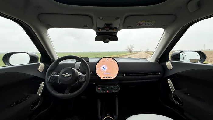 Interior Foto – Adevărul Auto