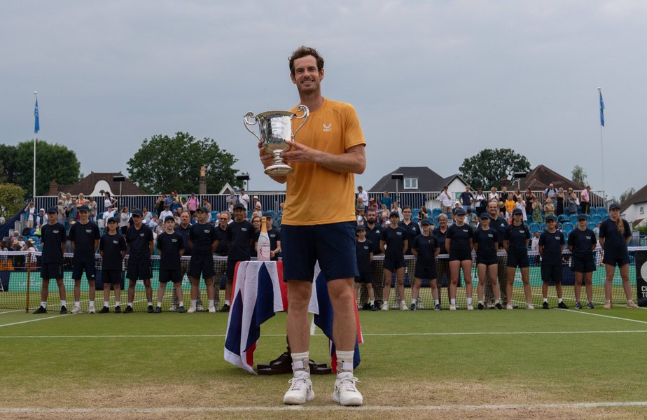 Andy Murray a câştigat primul său turneu pe iarbă după şapte ani
