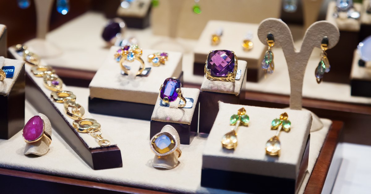 Ingredientul banal din bucătărie care te ajută să cureți bijuteriile din aur. După ce faci asta, vor arăta ca scoase din cutie