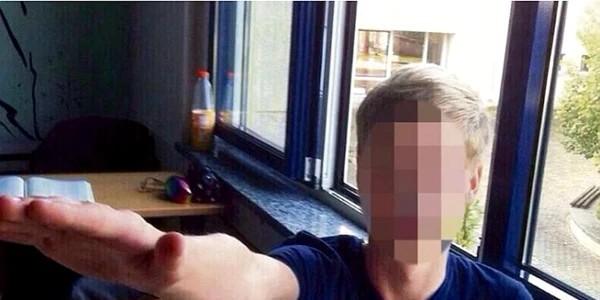Elevi dintr-un liceu german se saluta cu Heil Hitler FOTO Bild