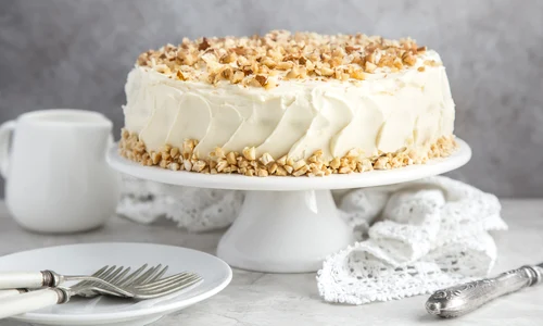 Tort morcovi  Sursa foto shutterstock 622295294 jpg