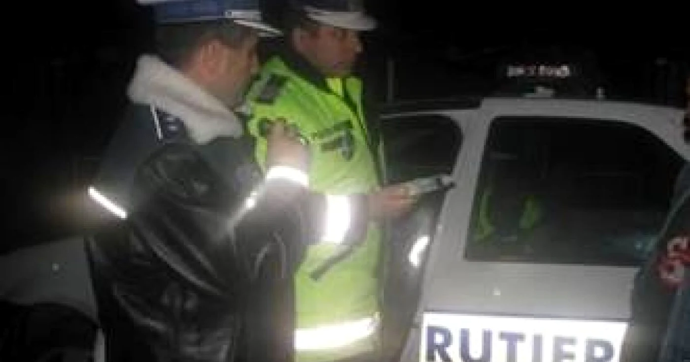 Şapte şoferi au rămas fără permis de conducere, iar trei s-au ales şi cu dosare penale
